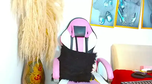 Snapshot of mia_foxts chatting on 02/14/25, 06:12 mia foxts online show from 02/14/25, 06:12