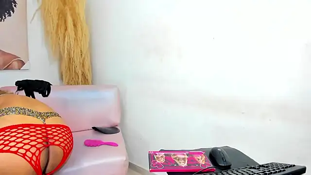 Snapshot of mia_foxts chatting on 09/23/25, 05:27 mia foxts online show from 09/23/25, 05:27