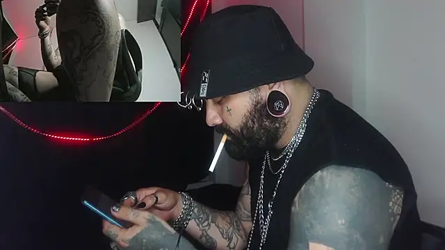 Snapshot of darkclothes chatting on 12/21/24, 01:26 darkclothes online show from 12/21/24, 01:26