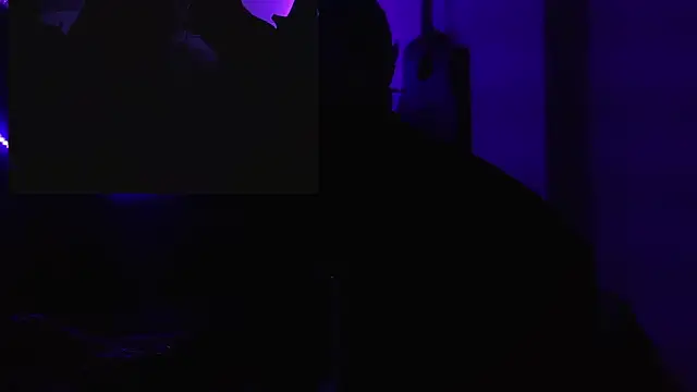 Snapshot of darkclothes chatting on 12/25/24, 06:20 darkclothes online show from 12/25/24, 06:20