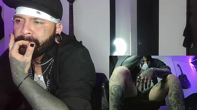 Snapshot of darkclothes chatting on 12/25/24, 10:39 darkclothes online show from 12/25/24, 10:39