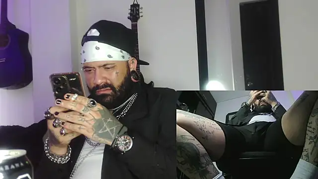 Snapshot of darkclothes chatting on 12/25/24, 07:34 darkclothes online show from 12/25/24, 07:34