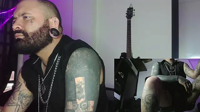 Snapshot of darkclothes chatting on 12/27/24, 11:28 darkclothes online show from 12/27/24, 11:28