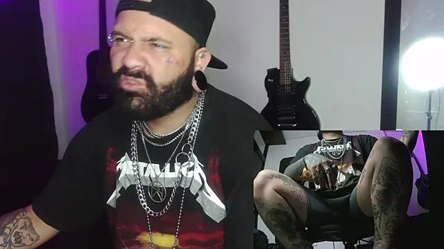 Snapshot of darkclothes chatting on 12/29/24, 12:52 darkclothes online show from 12/29/24, 12:52