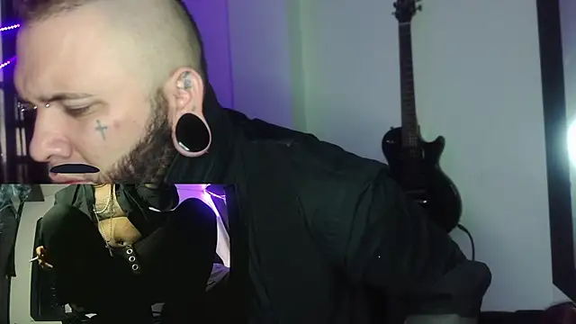 Snapshot of darkclothes chatting on 01/02/25, 07:51 darkclothes online show from 01/02/25, 07:51