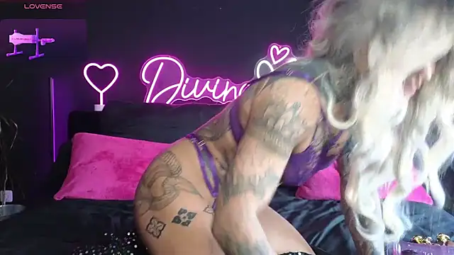 Divina X  online show from 03/06/25, 07:57