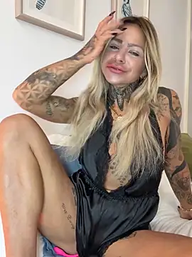 Divina X  online show from 10/31/25, 03:51