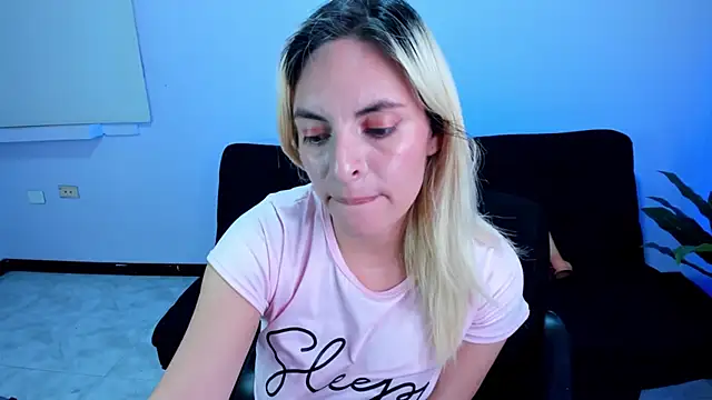 Snapshot of Kathia_Brooks_ chatting on 01/09/25, 12:14 Kathia Brooks online show from 01/09/25, 12:14