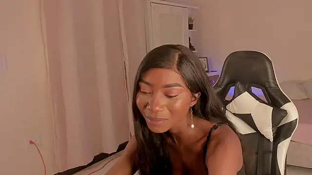 SavannahWildee online show from 12/13/24, 08:15