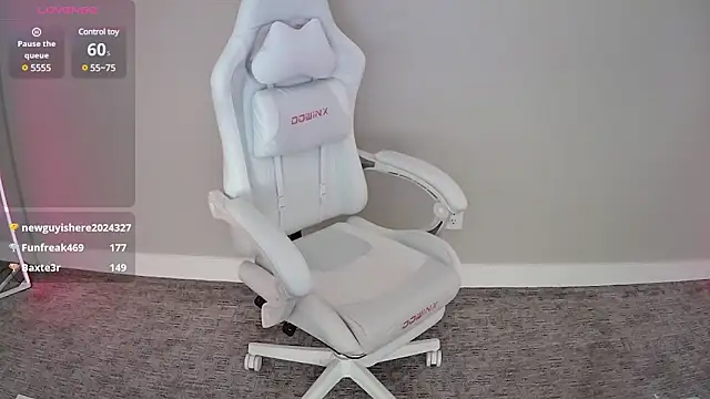 Snapshot of PorchaPlay chatting on 12/28/24, 06:17 PorchaPlay online show from 12/28/24, 06:17