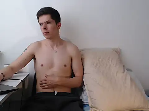 Eliantg online show from 12/17/25, 06:36