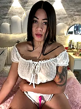 Snapshot of _MadiLee_ chatting on 12/05/24, 02:09 MadiLee online show from 12/05/24, 02:09