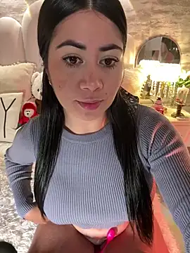 Snapshot of _MadiLee_ chatting on 12/19/24, 02:01 MadiLee online show from 12/19/24, 02:01