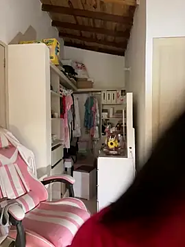 Snapshot of _MadiLee_ chatting on 01/04/25, 11:59 MadiLee online show from 01/04/25, 11:59