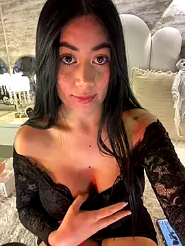 Snapshot of _MadiLee_ chatting on 10/19/25, 02:56 MadiLee online show from 10/19/25, 02:56