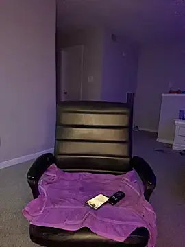 Snapshot of LillShayy chatting on 12/17/24, 11:27 LillShayy online show from 12/17/24, 11:27