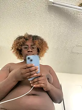 Snapshot of LillShayy chatting on 11/06/25, 03:57 LillShayy online show from 11/06/25, 03:57