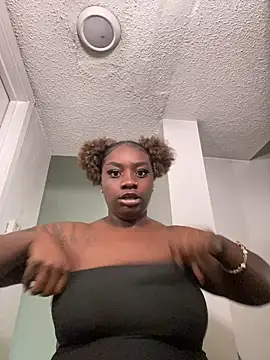 LillShayy online show from 04/20/26, 10:33