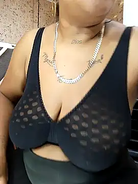 Snapshot of Michelle_Brito1 chatting on 02/27/25, 11:59 Michelle Brito1 online show from 02/27/25, 11:59