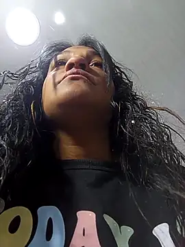 Snapshot of Michelle_Brito1 chatting on 03/04/25, 12:44 Michelle Brito1 online show from 03/04/25, 12:44