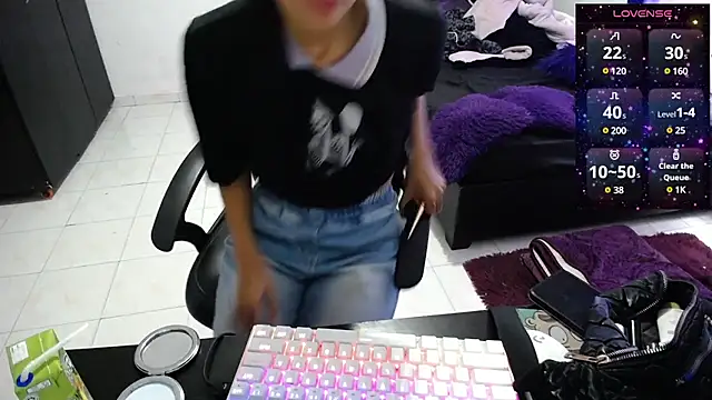 charllotee dark online show from 12/23/24, 08:57