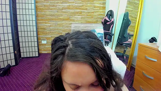 AishaRouhi online show from 12/15/25, 06:39