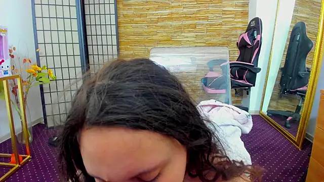 AishaRouhi online show from 12/22/25, 06:10