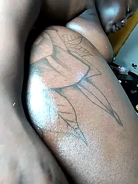 Hugemassivebootie online show from 09/24/25, 07:01