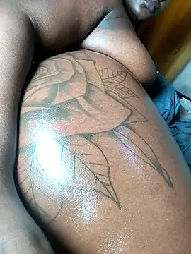 Hugemassivebootie online show from 10/05/25, 08:12