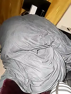 Hugemassivebootie online show from 10/20/25, 09:59