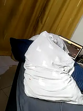 Hugemassivebootie online show from 02/09/26, 11:20