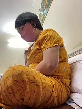 Hachi Sweetbabie  online show from 10/10/25, 12:20