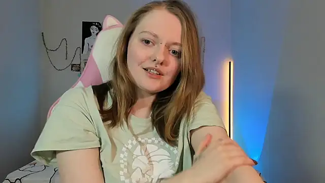 Snapshot of BebKonie chatting on 03/08/25, 12:41 BebKonie online show from 03/08/25, 12:41