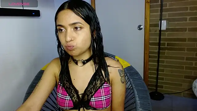 helenacyruss online show from 10/28/25, 04:20