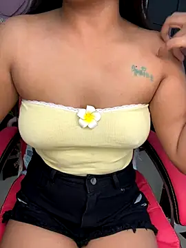 LeisyXO online show from 10/29/25, 07:26