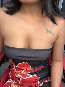 LeisyXO online show from 11/22/25, 05:23