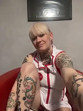 poussichienne online show from 02/14/25, 01:29