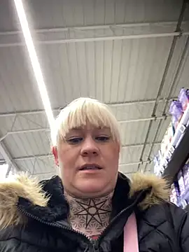 poussichienne online show from 03/18/25, 08:58