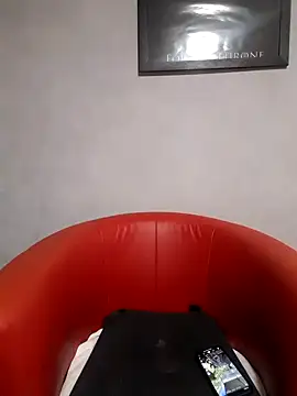 poussichienne online show from 03/18/25, 04:37