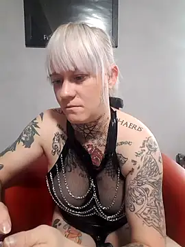 poussichienne online show from 09/15/25, 03:56