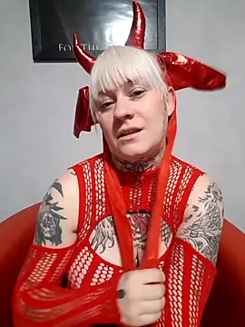 poussichienne online show from 10/30/25, 04:41