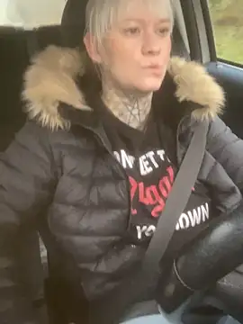 poussichienne online show from 11/24/25, 09:42