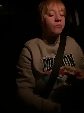 poussichienne online show from 04/18/26, 02:48