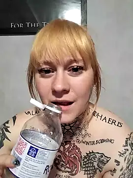 poussichienne online show from 04/20/26, 03:26