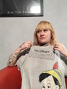 poussichienne online show from 04/23/26, 03:58