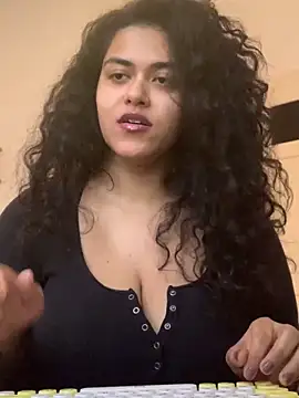 Curvydesifromgermany online show from 01/08/25, 02:35