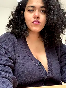 Curvydesifromgermany online show from 10/08/25, 12:36