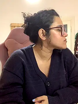 Curvydesifromgermany online show from 11/19/25, 03:23