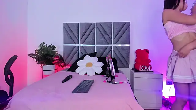 Laura Dicardy online show from 02/25/26, 08:07