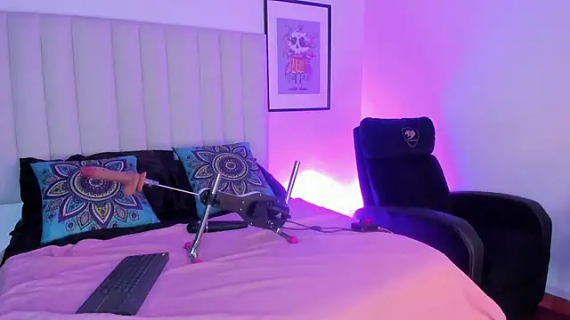 Laura Dicardy online show from 04/23/26, 12:29